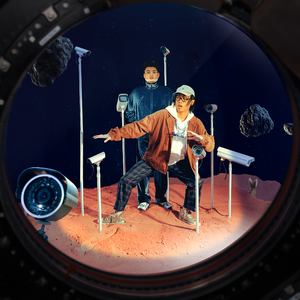 四肢被绑住憋尿捂住肚子
