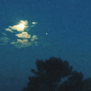 四肢被绑住憋尿捂住肚子
